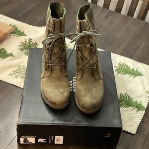 Sorel Women's Olive Lace Up Boots